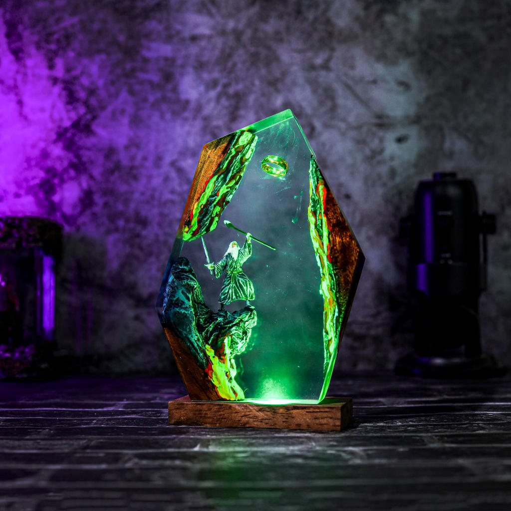 Epoxy Resin Decorative Lamp – Gandalf & The One Ring LY452