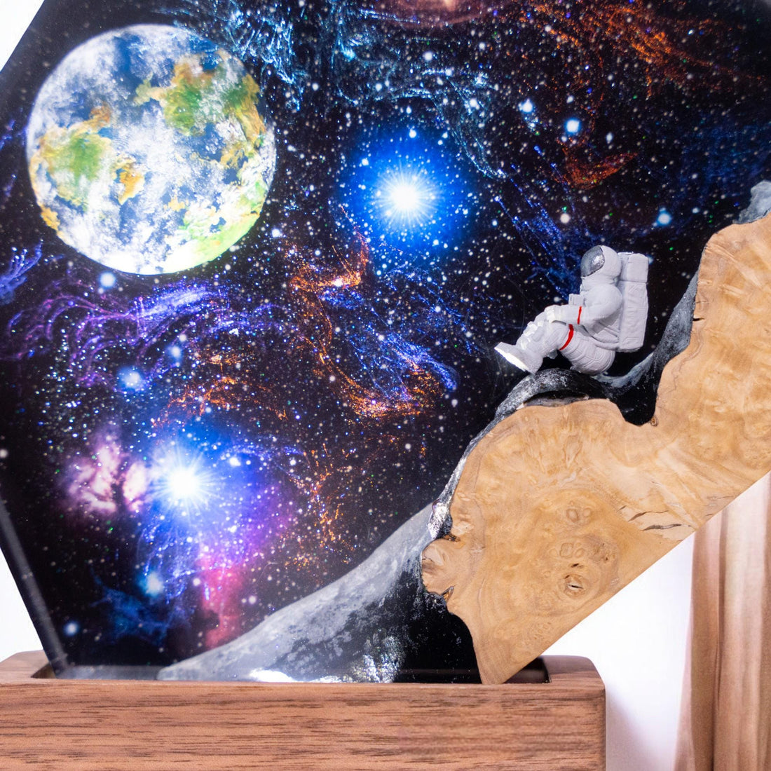 Epoxy Resin Decorative Lamp – Astronaut LY075 – When a Quiet Corner of the Universe Enters the Living Space