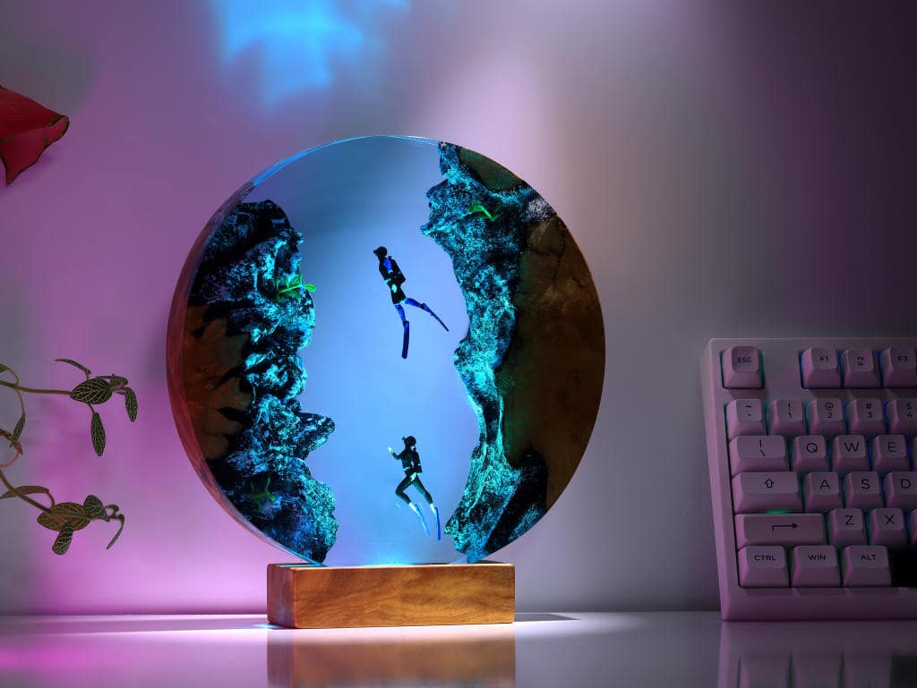 Ocean Window Diver Epoxy Lamp – LY431