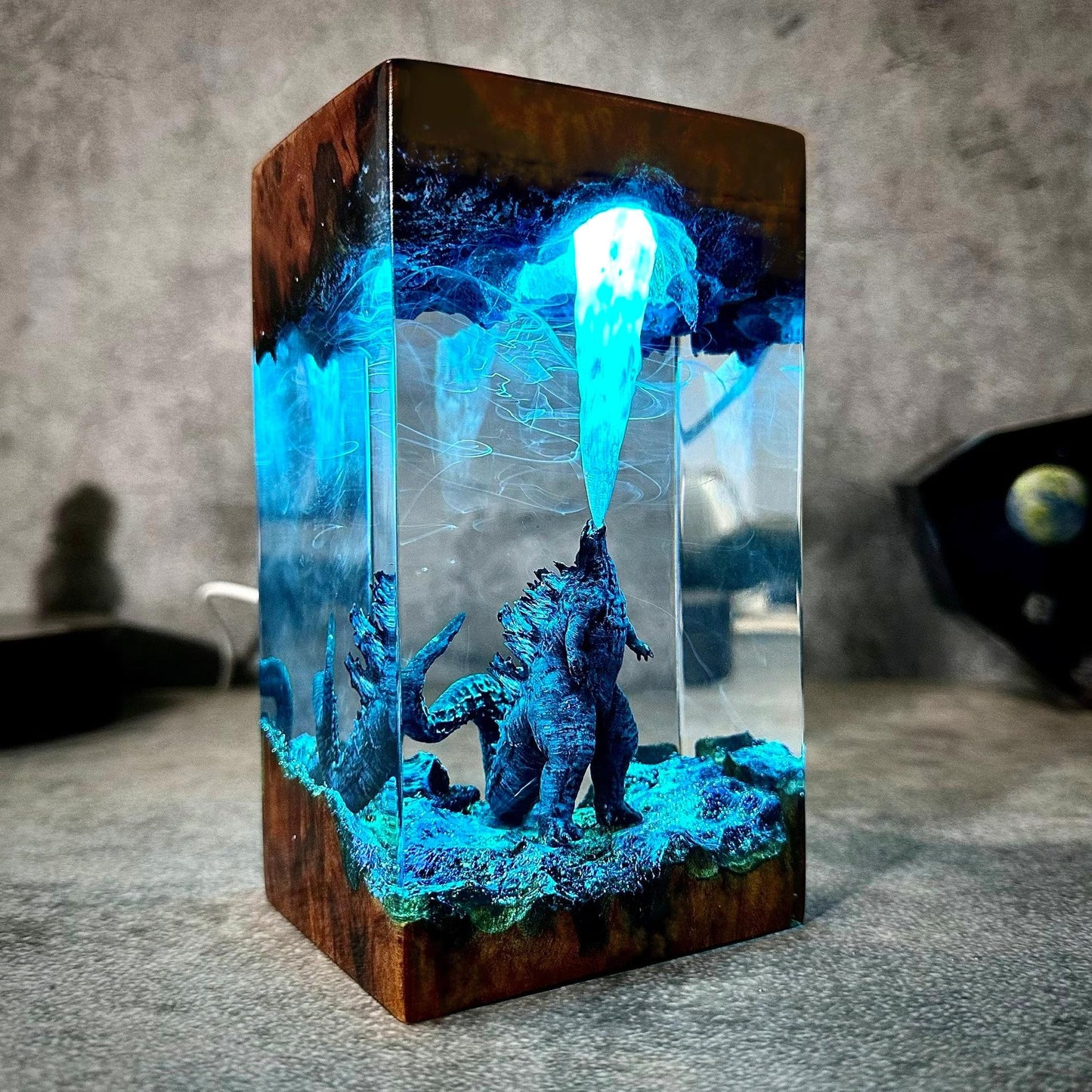 Icy Blue Dragon Sea Pillar Epoxy Lamp – LY162