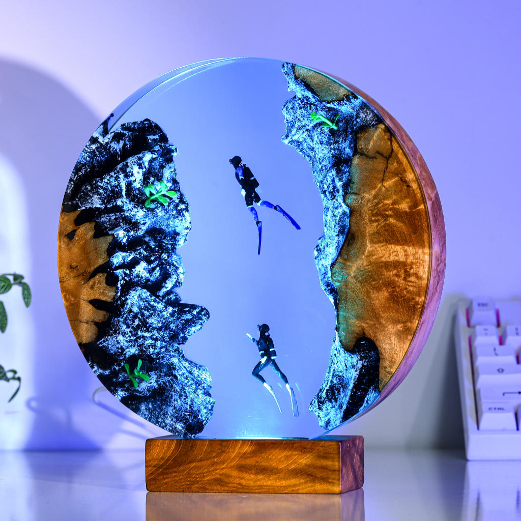Ocean Window Diver Epoxy Lamp – LY431