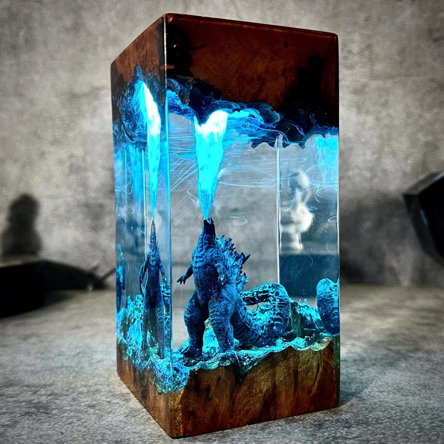 Icy Blue Dragon Sea Pillar Epoxy Lamp – LY162
