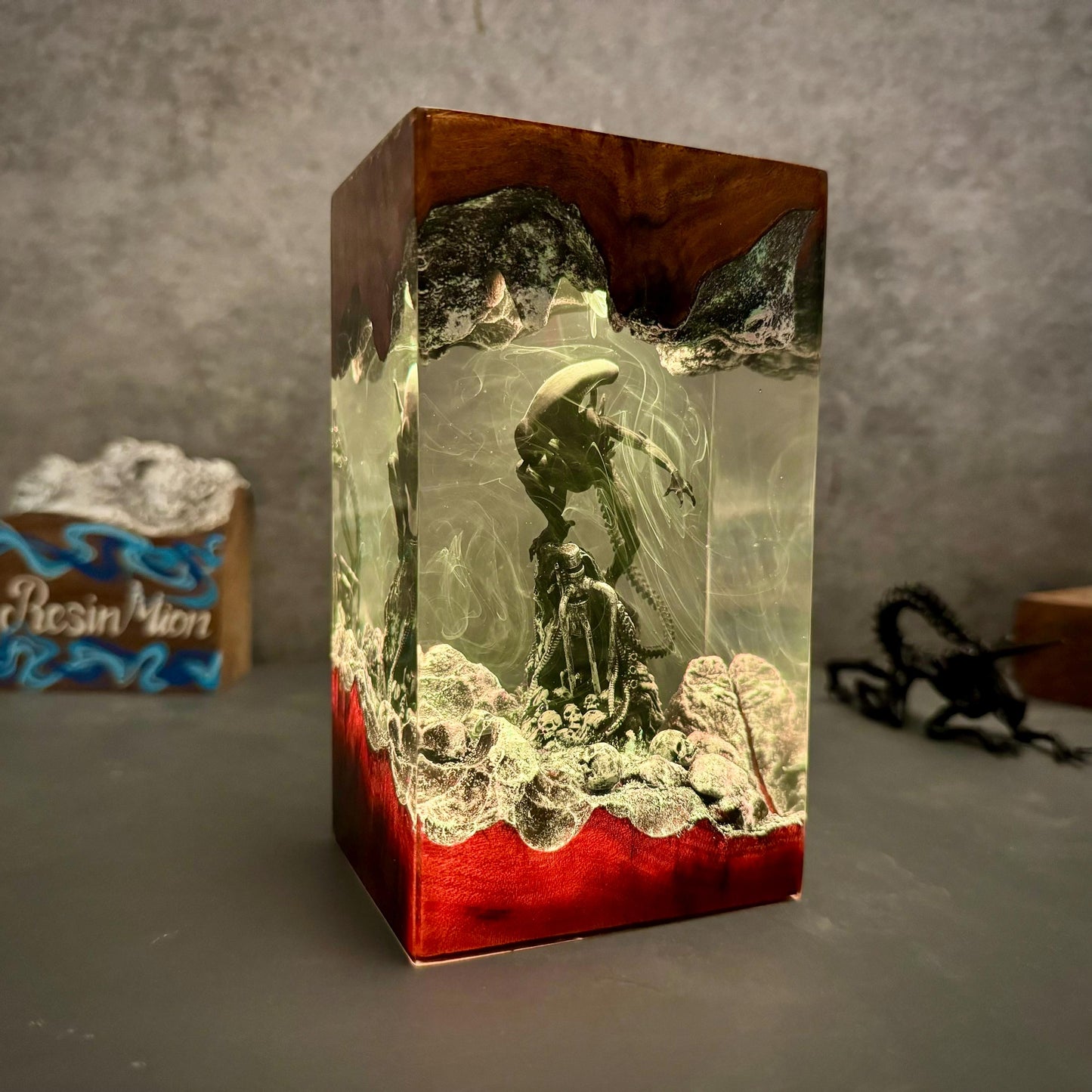 Blue Water Dragon Pillar Epoxy Lamp – LY329