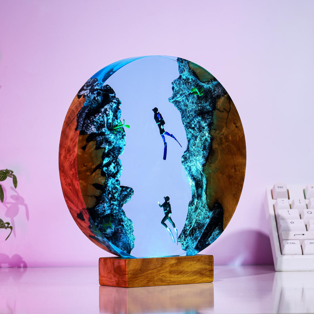 Ocean Window Diver Epoxy Lamp – LY431