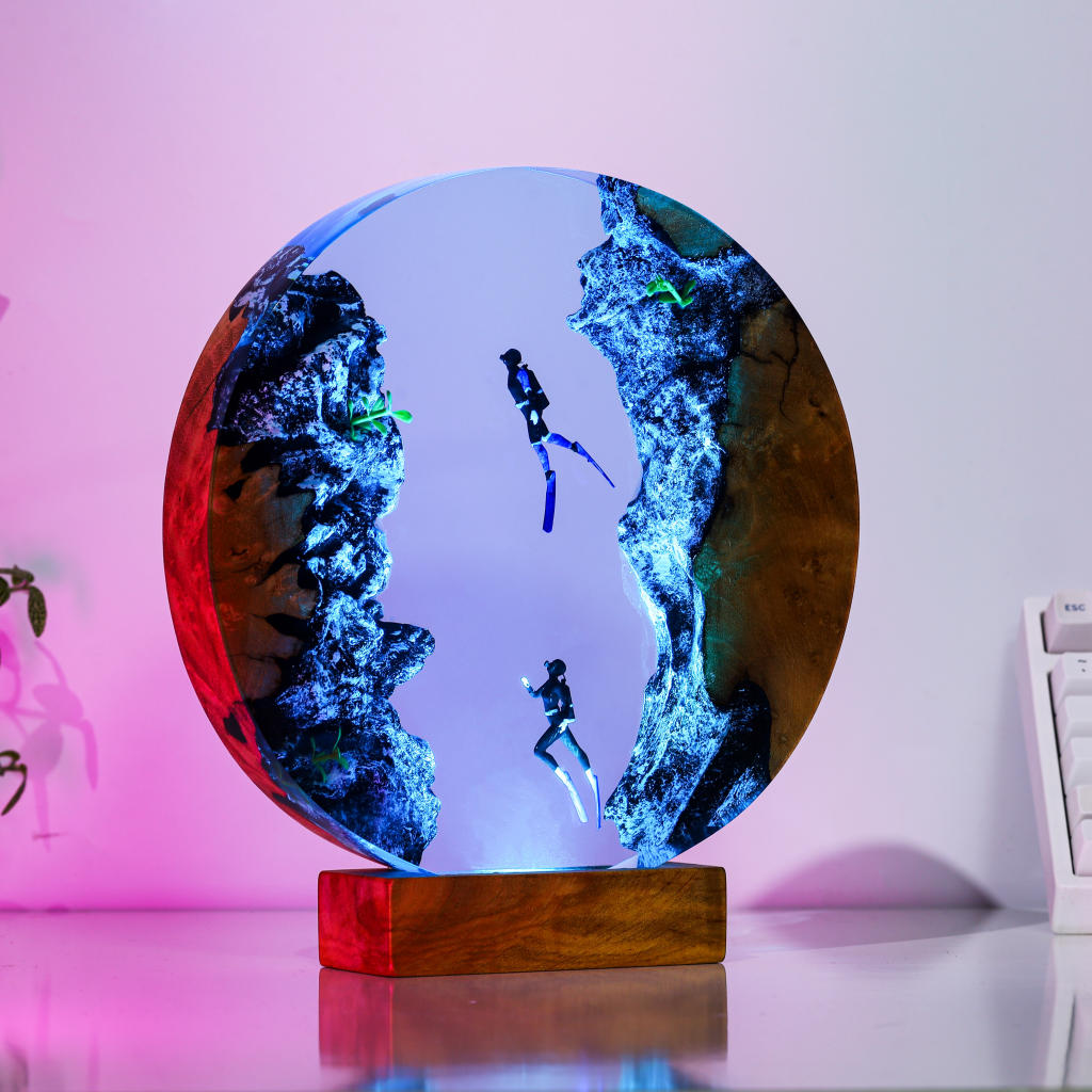 Ocean Window Diver Epoxy Lamp – LY431