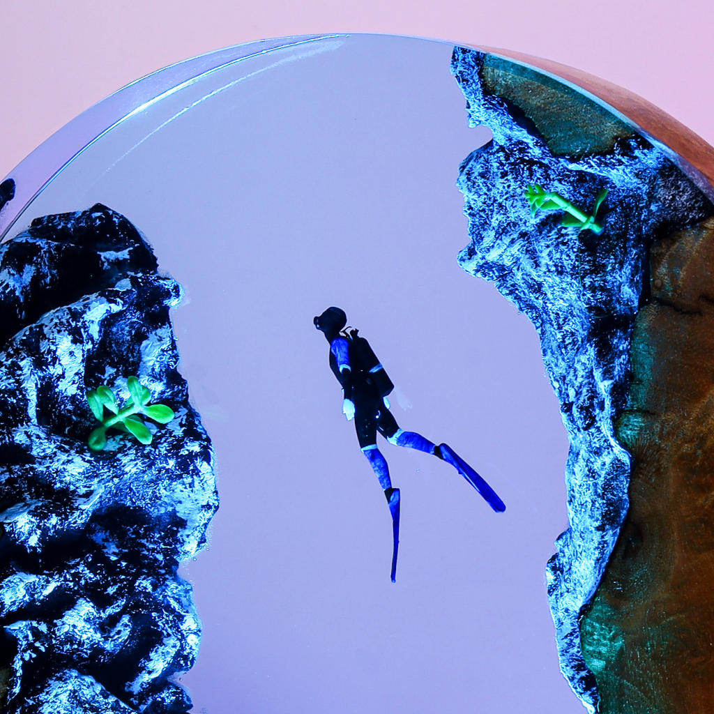 Ocean Window Diver Epoxy Lamp – LY431