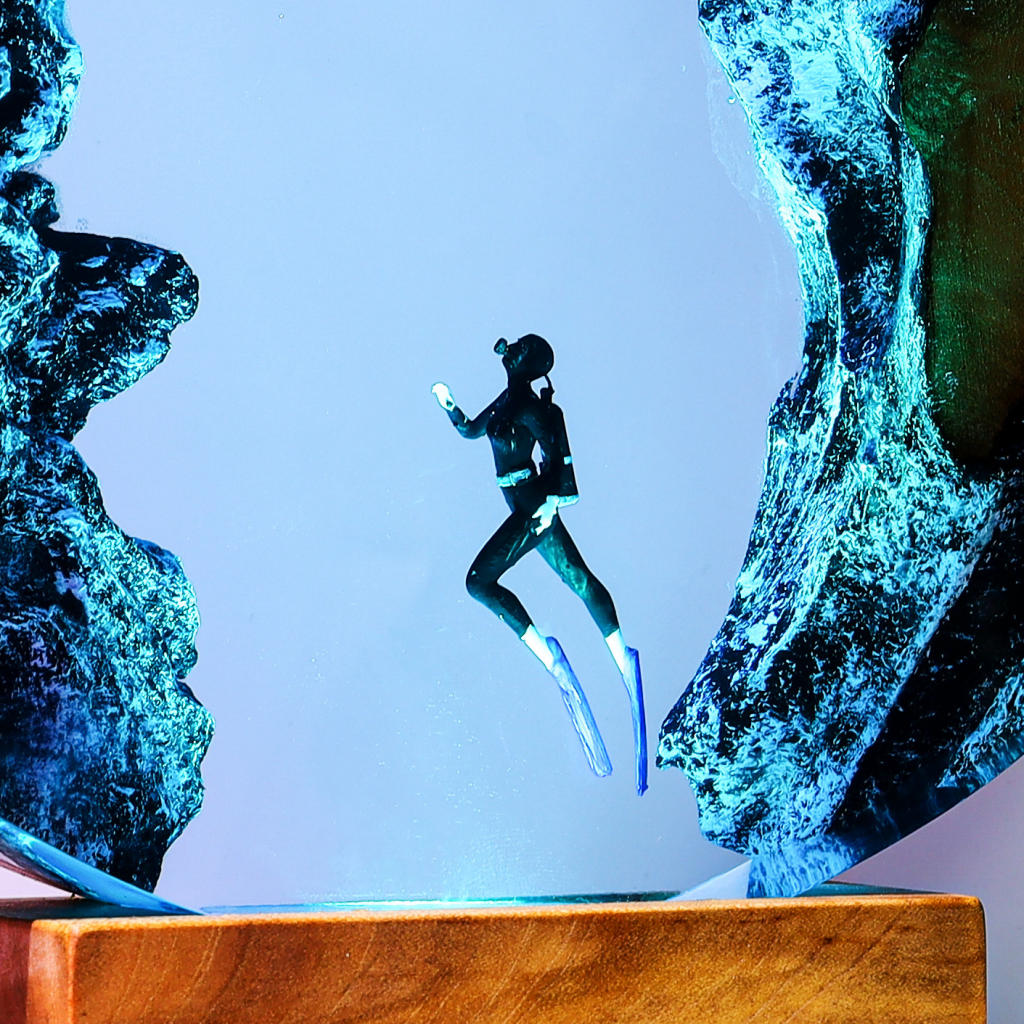 Ocean Window Diver Epoxy Lamp – LY431