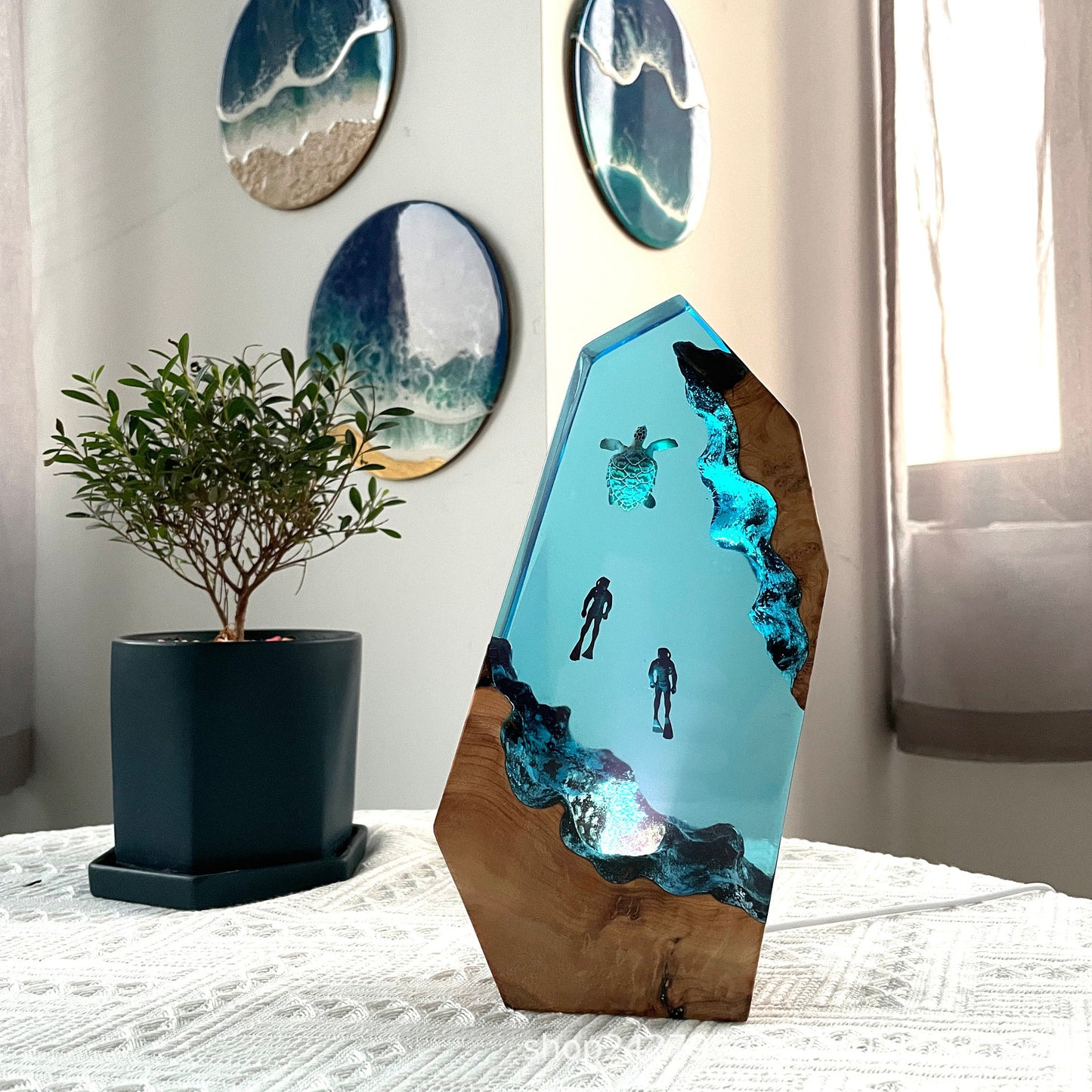 Mystical Deep-Sea Creature Epoxy Lamp – LY009-1